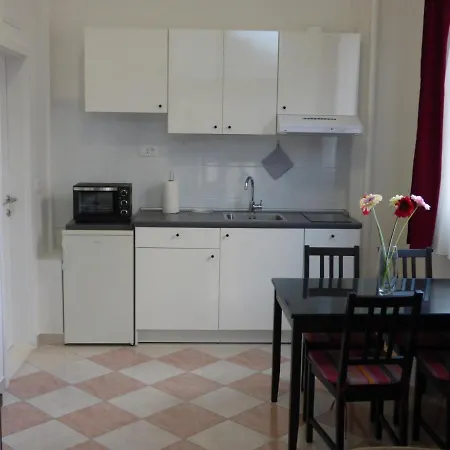 Mira Apartman